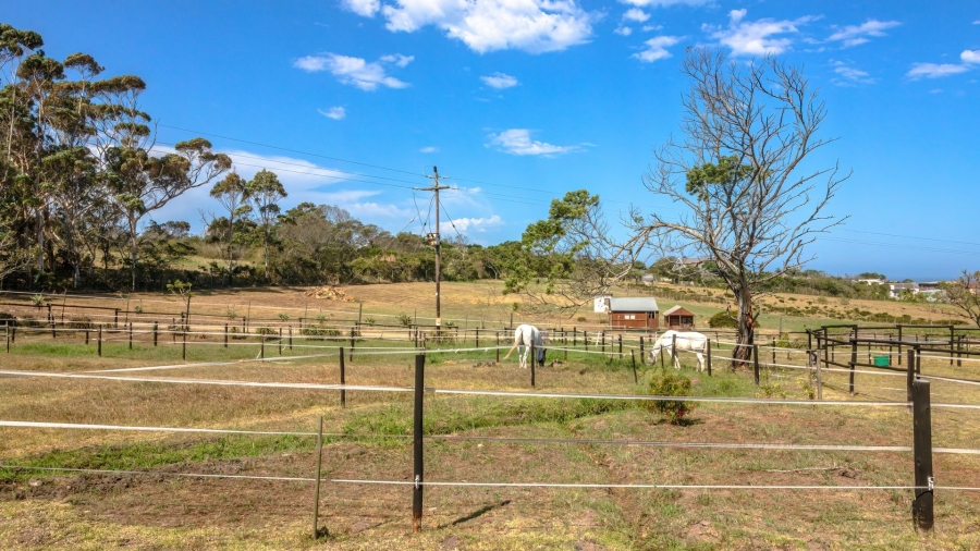 5 Bedroom Property for Sale in Sunrise On Sea Eastern Cape